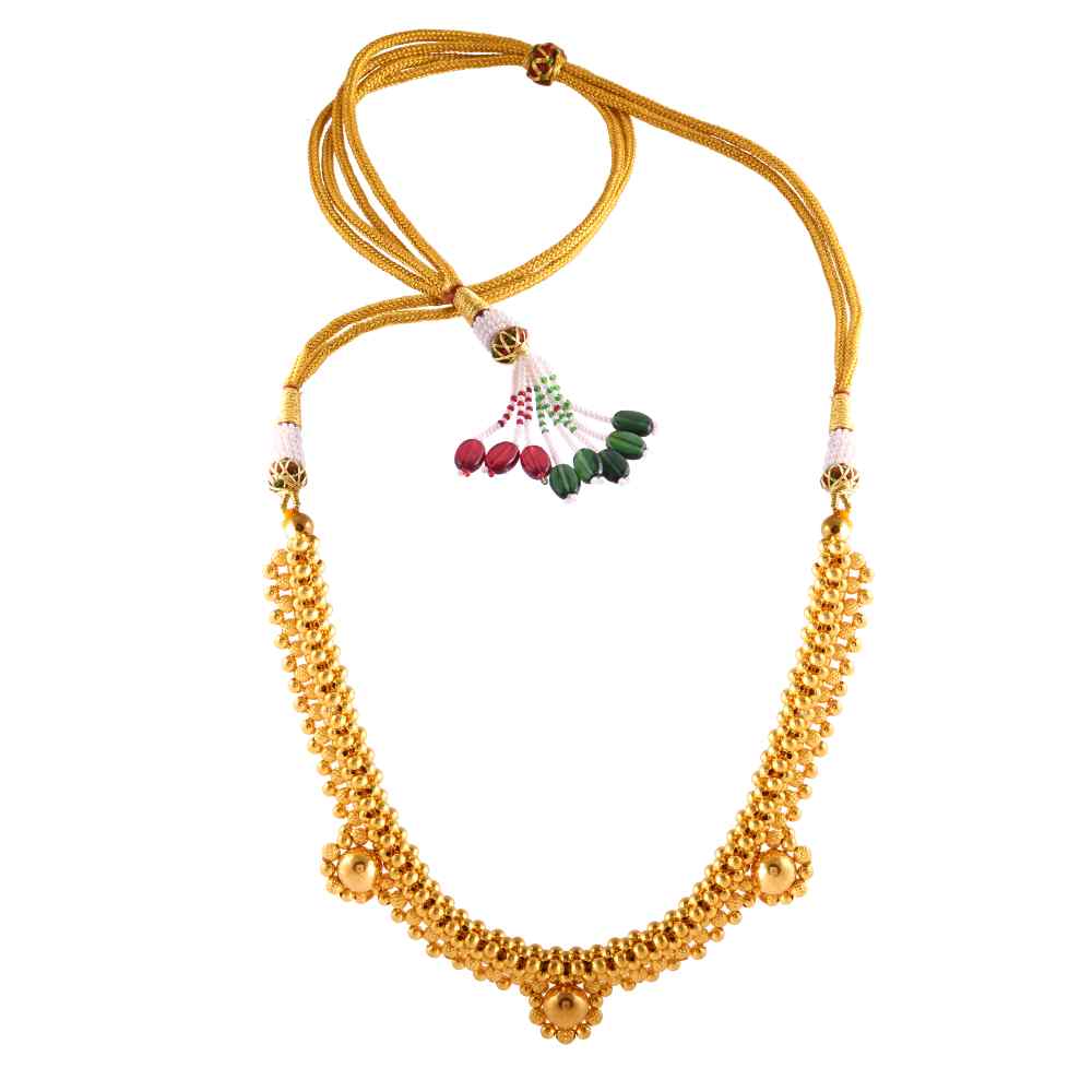 A traditional kolhapuri thushi design with golden beads and pearls.