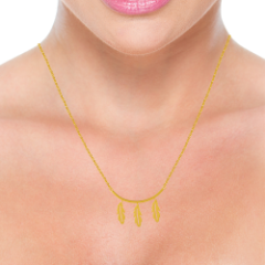 Beautiful 22K gold chain with three leaves hanging from the centre